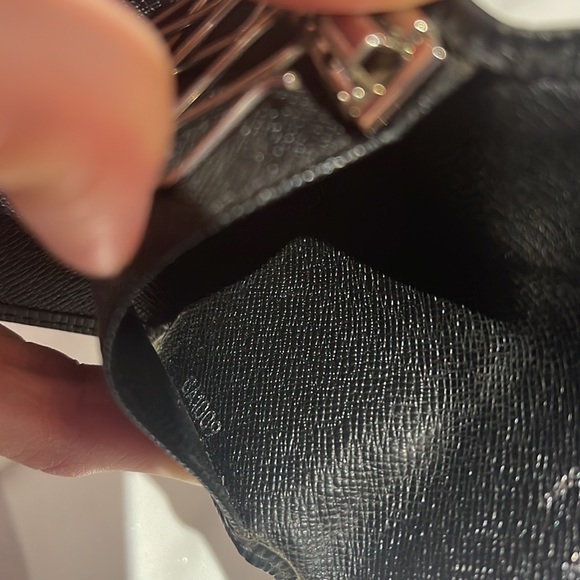 Authentic Louis Vuitton Epi Black 4 hooks Key Holder - Picture 7 of 8